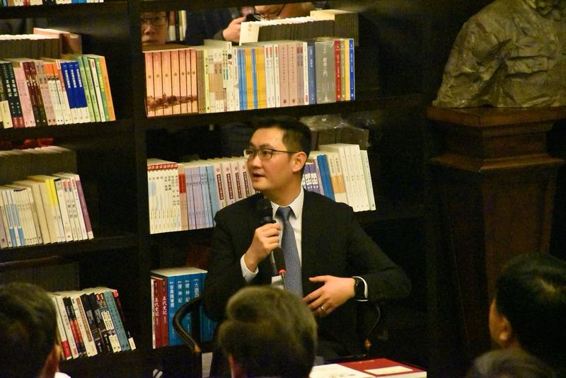 马化腾最新发声：一年前以为上了AI的船，结果发现漏水了！这一颇具调侃意味的发声，