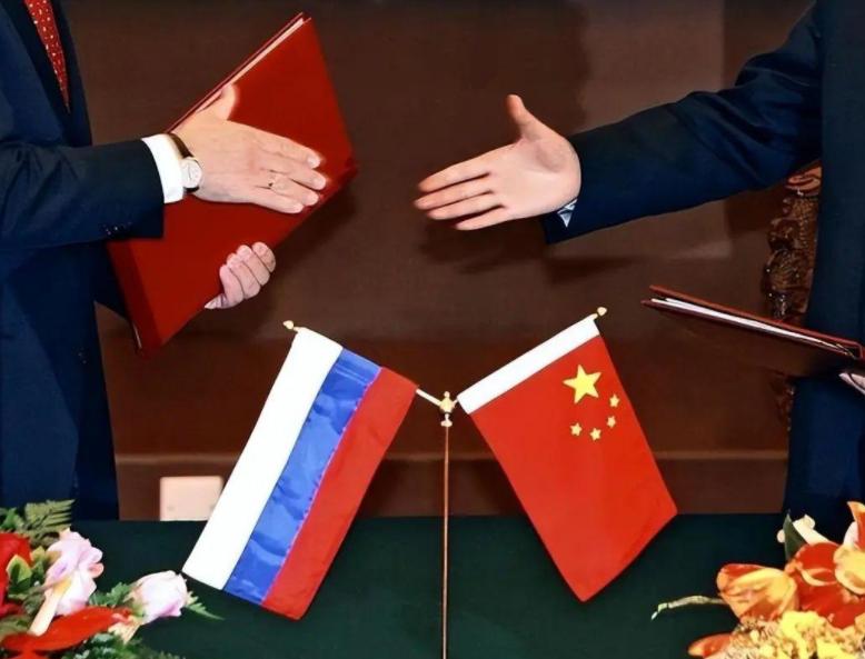 中国专家给俄罗斯指了条明路，要想打破美国霸权，少不了和五个国家联手。在美西方的制
