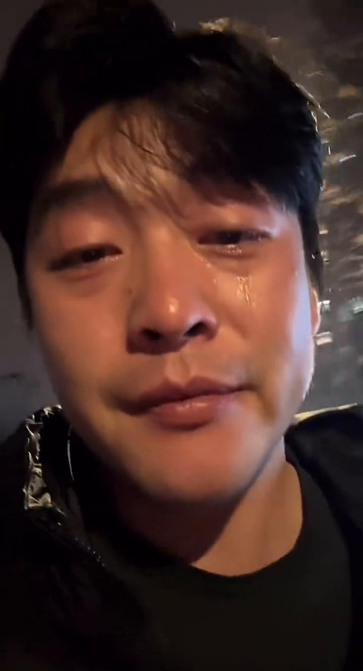 分手了兄弟们，又一位纯爱战士下线了。原因很简单，你没有钱。