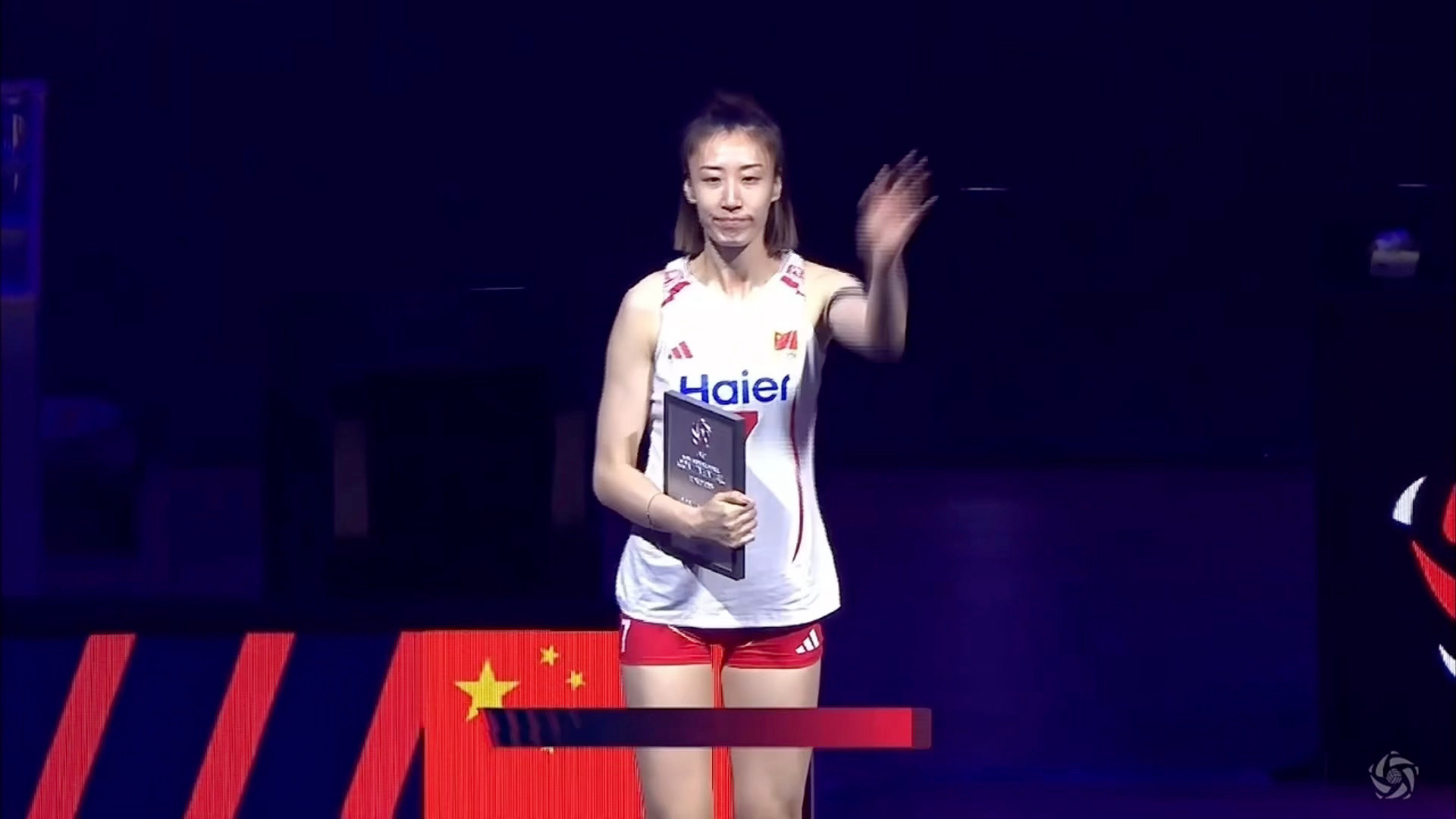 王媛媛无缘亚运会王媛媛的腿部确实有明显的不适感包括下领奖台都是队友搀扶的，土耳其