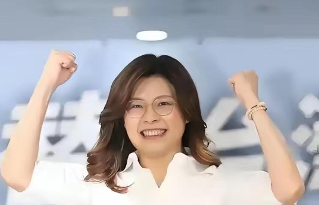 丢掉幻想，准备斗争！国民党已经正式退出了历史舞台的主角席位。
 
郑丽文公开说不