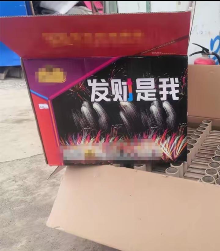 弱弱的问一句，看到垃圾桶里的纸壳子，你捡还是不捡？
你发现没有，现在捡瓶子纸壳子