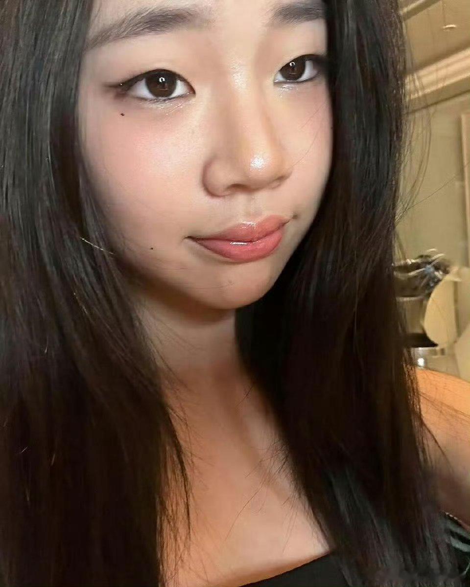 小S小女儿长大了我天也变好看了  基因好神奇 越大越好看，骨相好，小头小脸长骨架