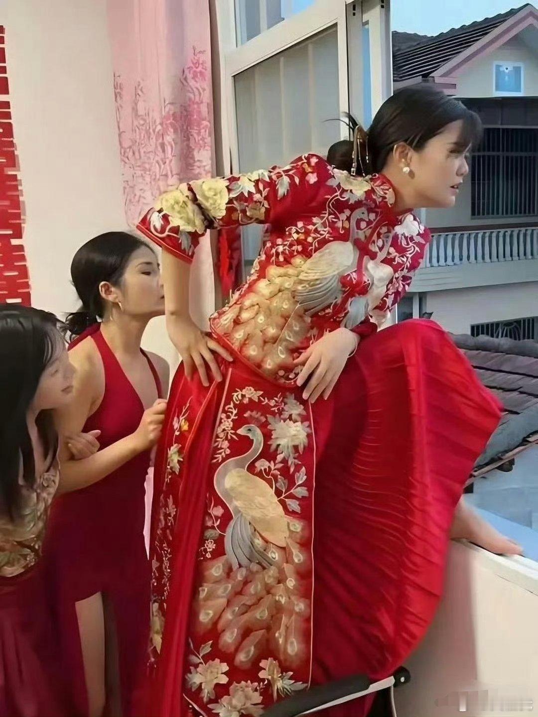 看得出来，这个新娘很着急啊 
