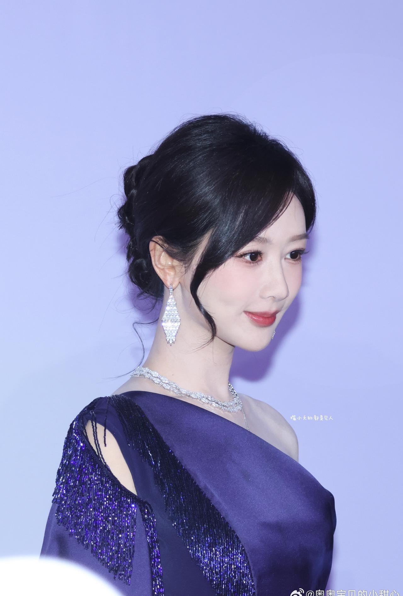 杨紫杨紫董竹君 🌸 杨紫玉兰花开君再来
身处寒窑，从不低头，活出尊严。从贫民寒