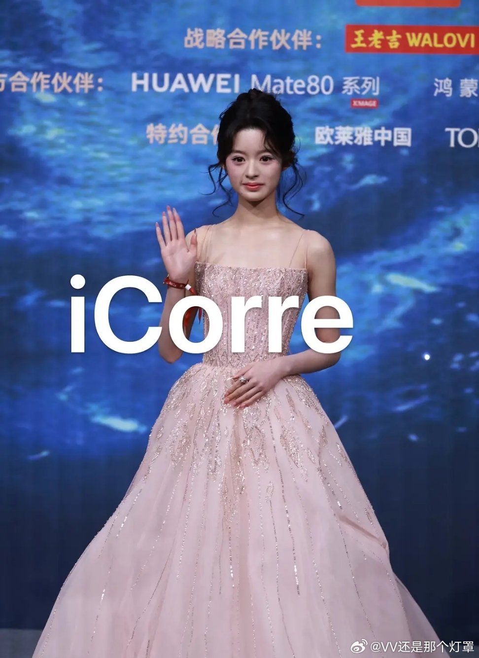 微博之夜今天这个打光灾中灾，05花都拍成这样。出场顺序靠后的明星粉丝赶紧联系团队