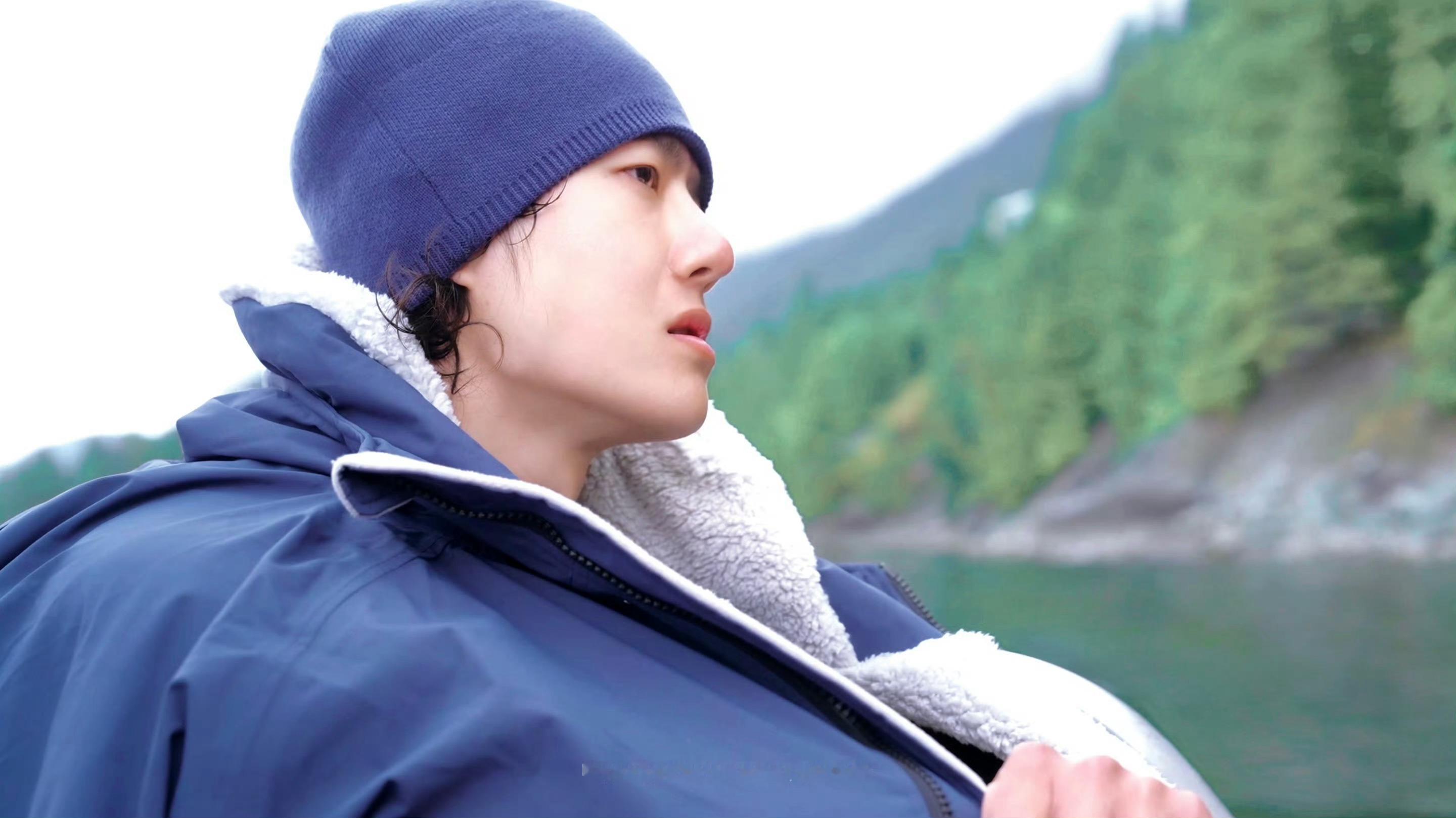 好拽的表情王一博 cr:logo 