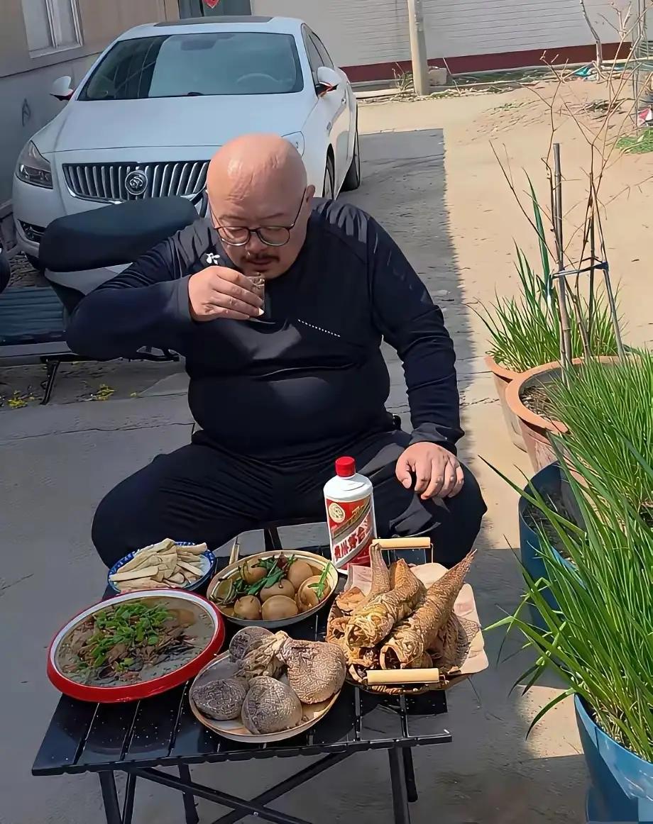 人生的最高境界，远离人群的吵杂和喧闹，回归一个人的单纯和宁静，这就是回归本来自己