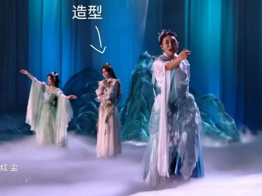 发现濛主坚持造型1分16秒说自己负责开场那个造型我心说什么造型拉了一下进度条 好
