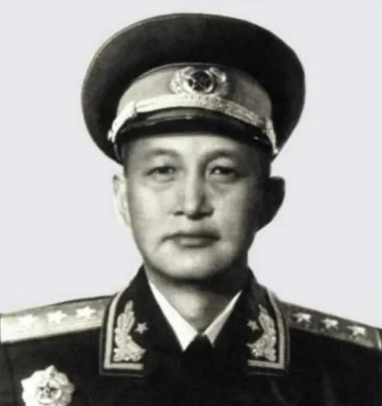 1946年洪学智到东北后部队饥寒交迫，国民党军需官找上门：我有粮食、药品、棉布、