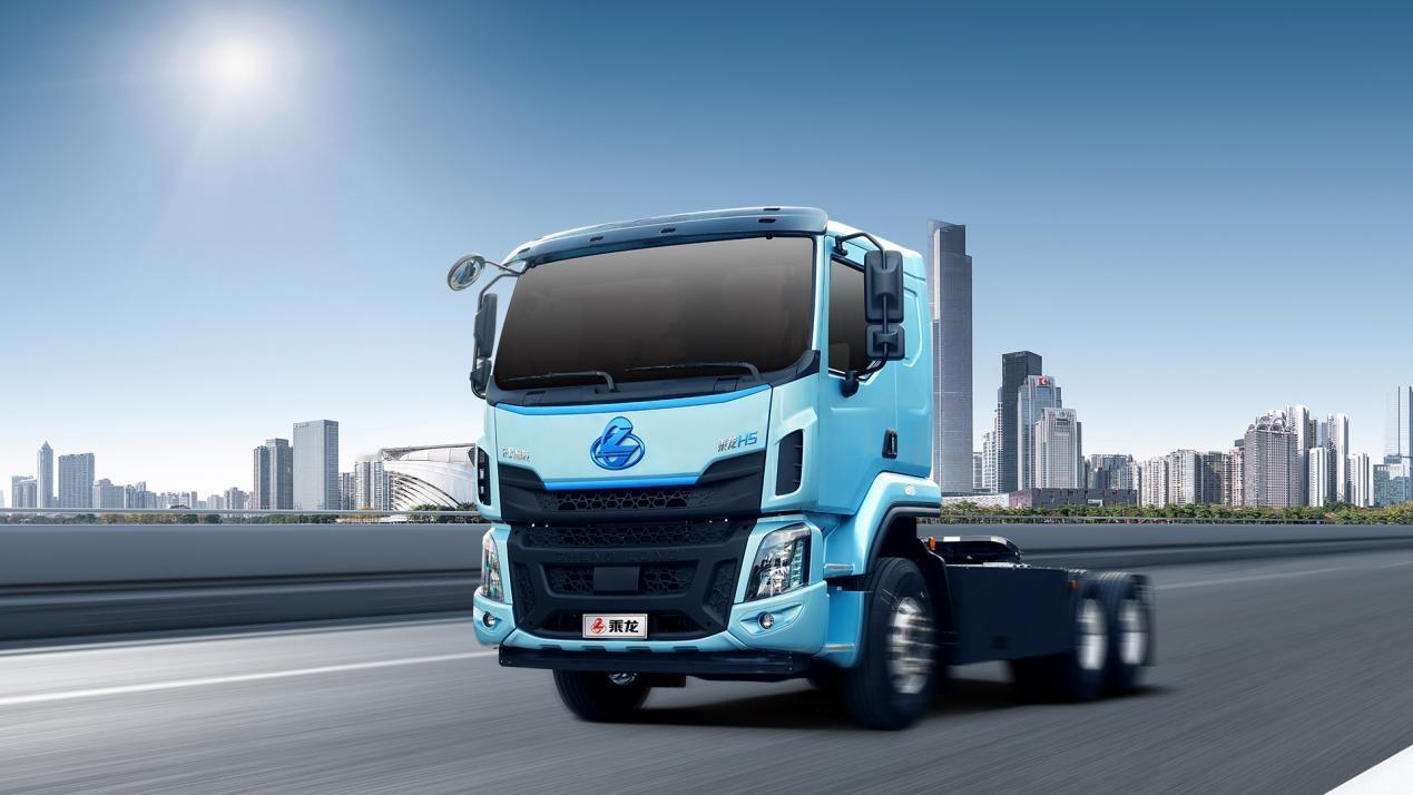 乘龙H5超轻版纯电牵引车，依托新材料、新结构、新工艺等创新技术，实现科学降重不降