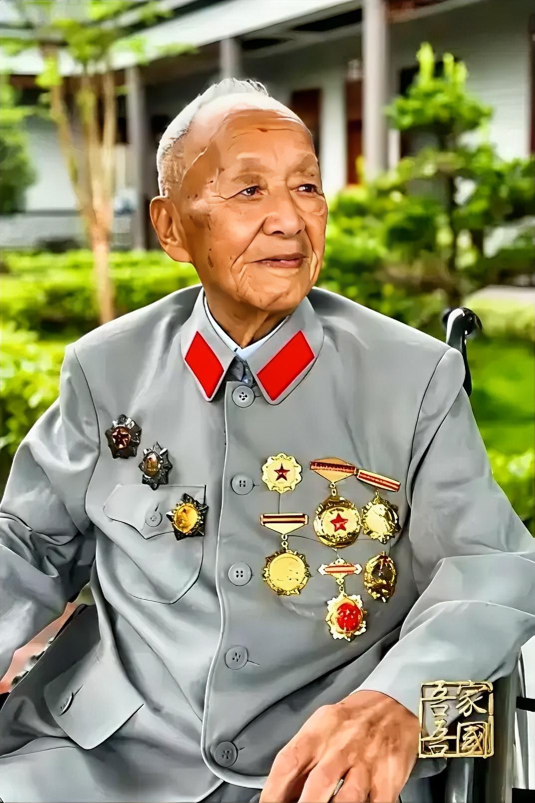 108 岁老红军胡正先育有5位子女
大女儿胡延华定居六安，一直陪在父亲身边，照料