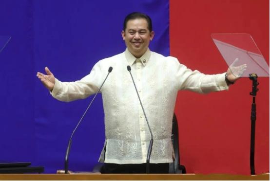 对华挑衅后，菲律宾国内已乱！马科斯表弟因贪腐丑闻辞职，菲军拉响“红色警戒”警报。