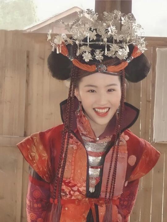 哇！这么漂亮！哦，是刘亦菲啊…