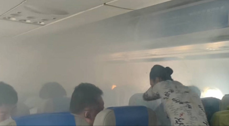 #天津飞揭阳航班客舱冒浓烟#【天津航空#天津飞揭阳航班客舱冒浓烟#！系充电宝冒烟