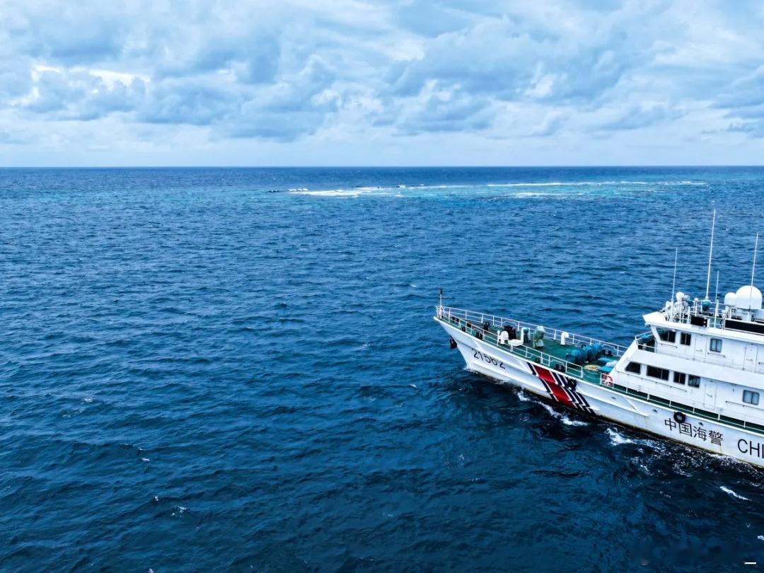海警21562横山艇在仙宾礁值守南海态势