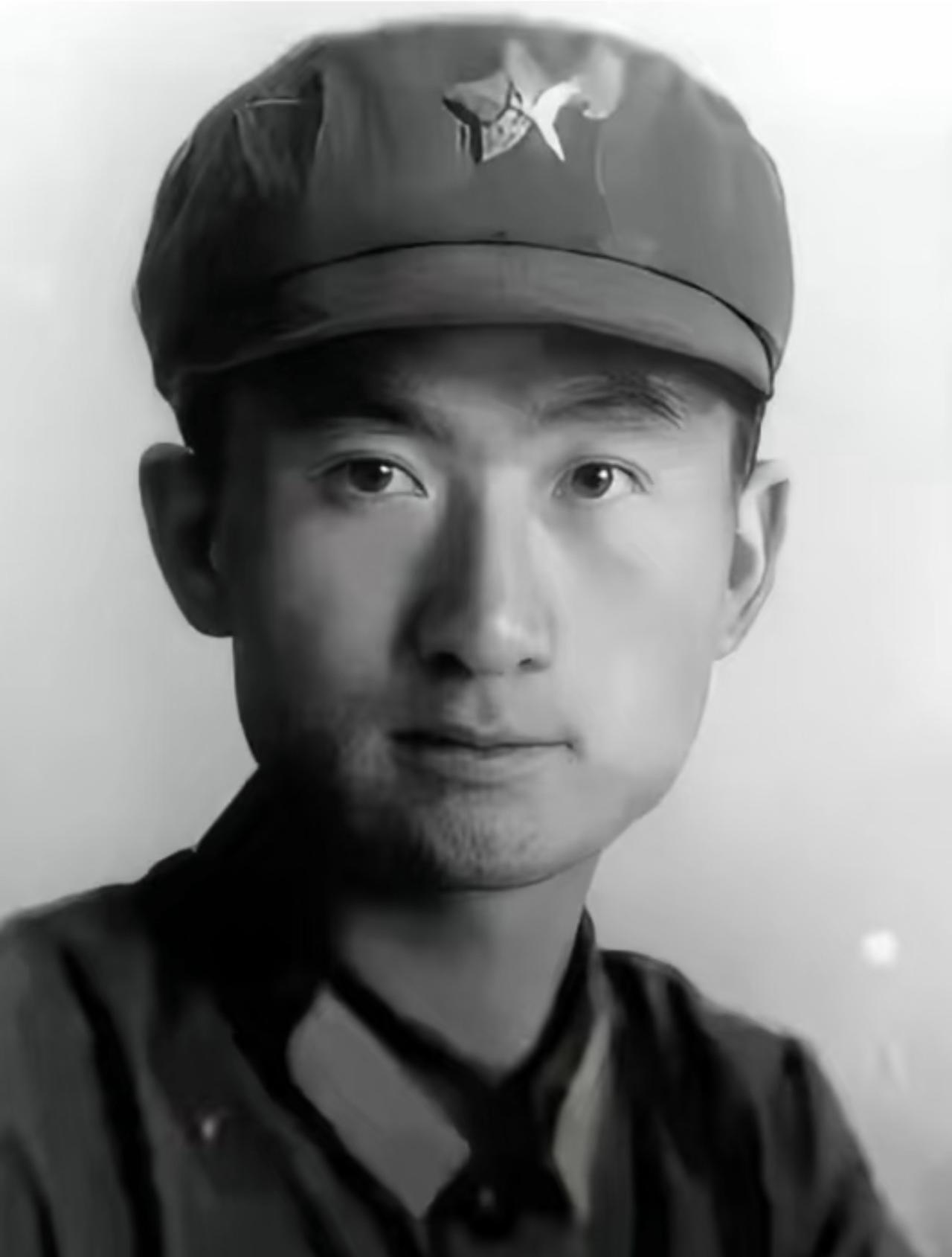 很多人只见过王健林在商业发布会上张口说“小目标”的张扬模样，很少有人见过他这张7