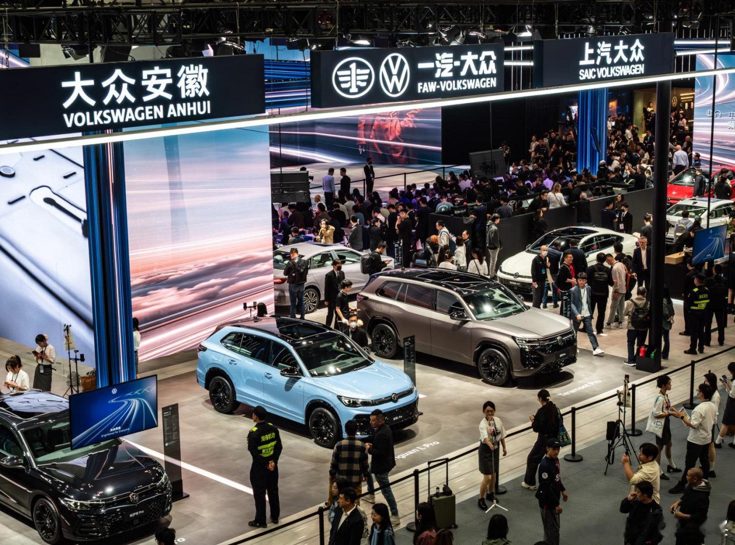 大众广州车展推出两款混动车型2025广州车展上，大众品牌展台推出两款全新插电式混