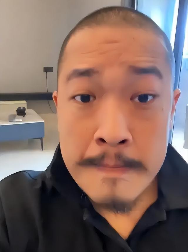 天赋这玩意不是人人都有的，就拿老戏骨张丰毅的儿子张博宇来说吧，他即使是星二代，但