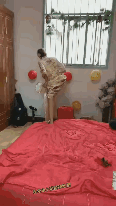 小姐姐：我等了30年，不要给我添乱，让新郎正常的进来就好了。