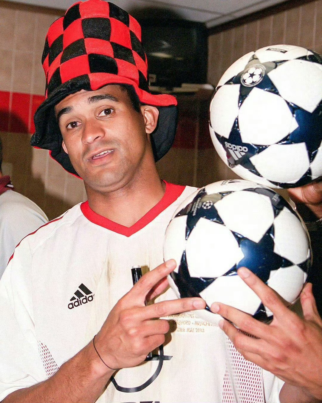【祝福】 🔴⚫️ 米兰名宿塞尔吉尼奥🇧🇷生日快乐。🎂sempremila