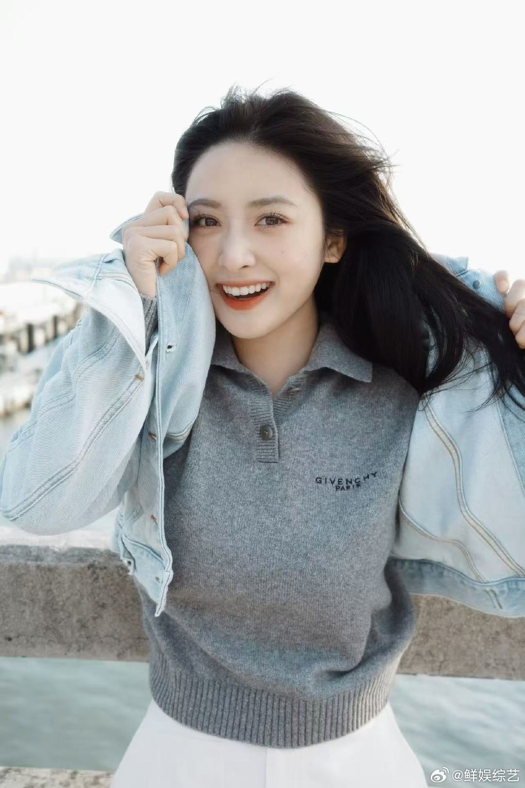 沈月带头嗑自己的cp亲爱的客栈笑得一脸荡漾还主动翻弹幕，沈月嗑 CP 太投入 