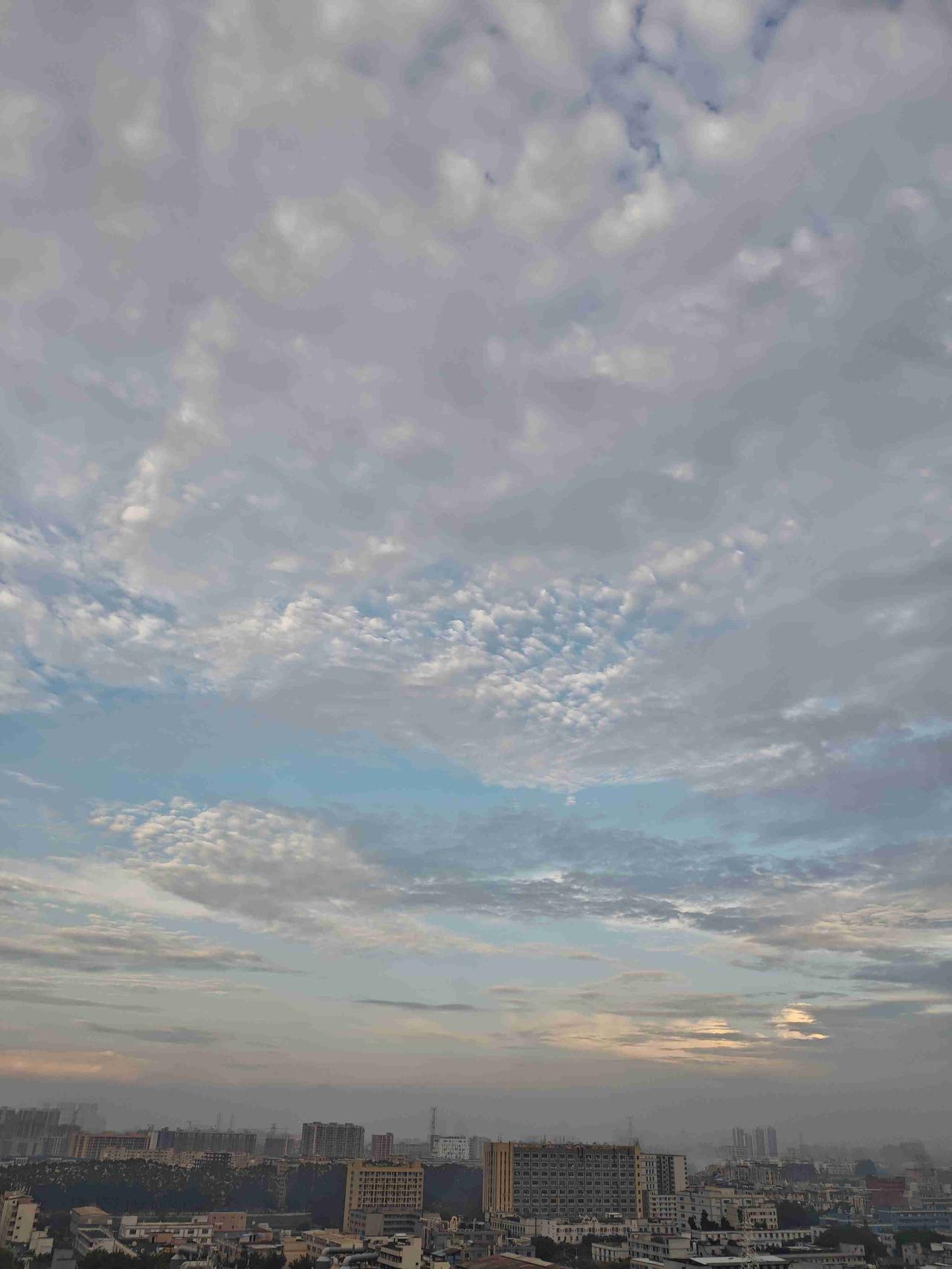 我的今日状态：😁轻松愉快
我这里的天气：🌤️多云：深圳今日多云，气温25度到