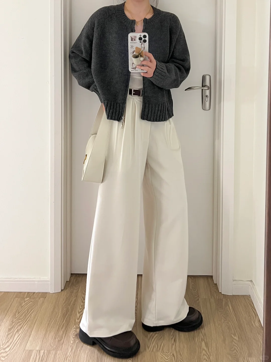 早春韩系通勤｜灰针织拉链开衫毛衣+米白西裤