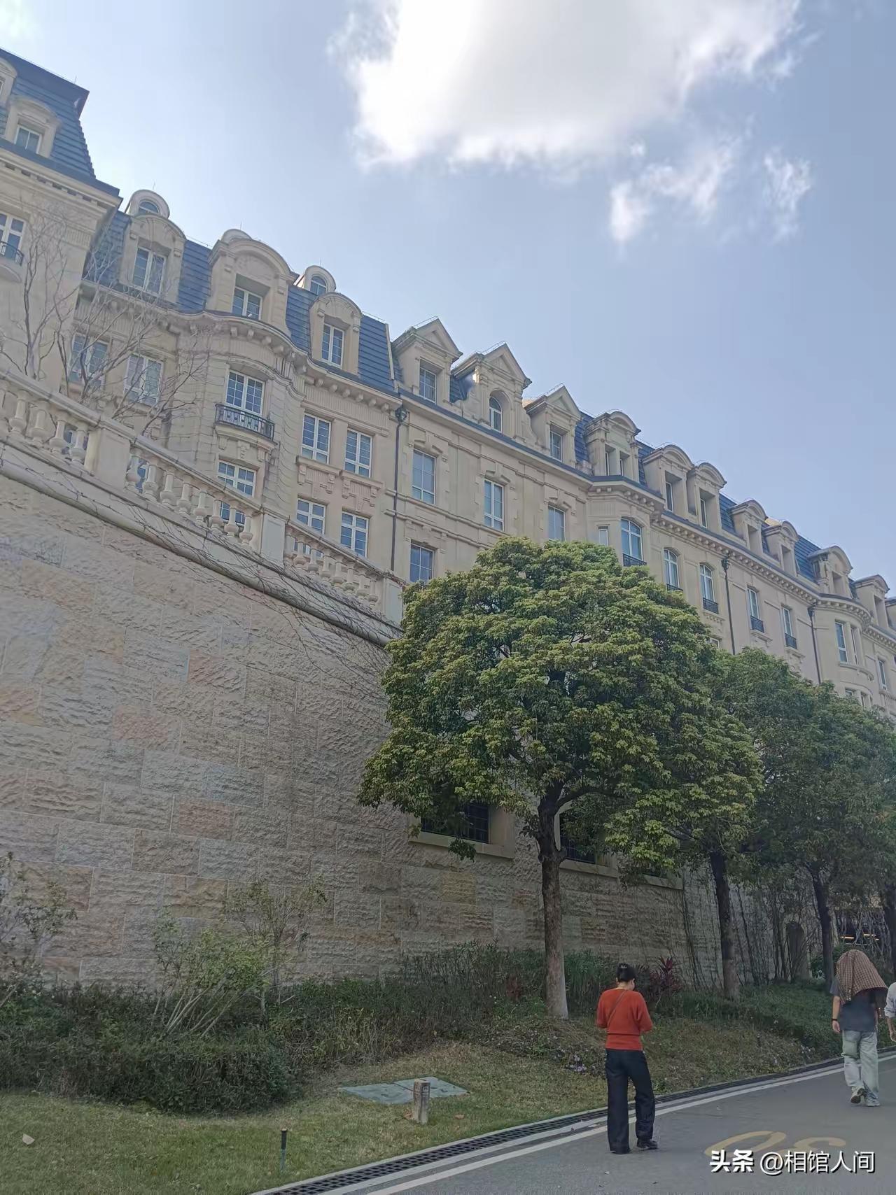 女儿在松山湖华为上班多年，我们一直想去看看，她总说麻烦不好申请。
我劝她试着申请