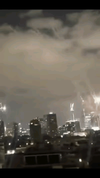 伊朗的导弹一枚又一枚击中特拉维夫地面，发生剧烈爆炸。以色列虽然不断发射拦截弹，但