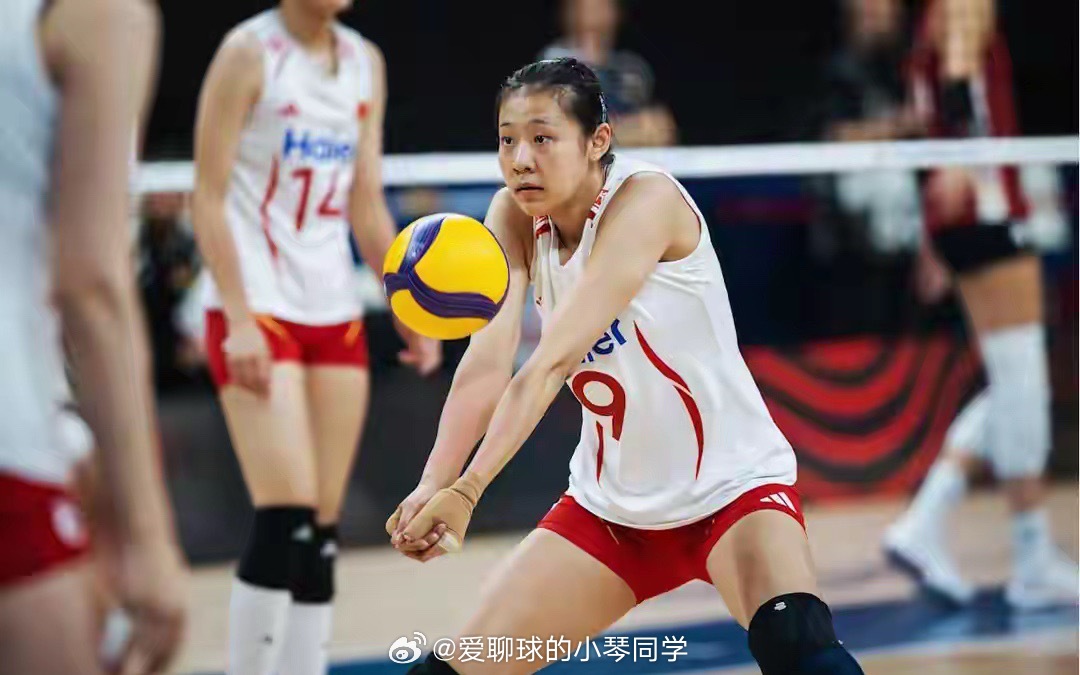 下一站巨星！中国女排19岁天才美少女太强了，惊艳赛场获排联盛赞北京时间7月23日