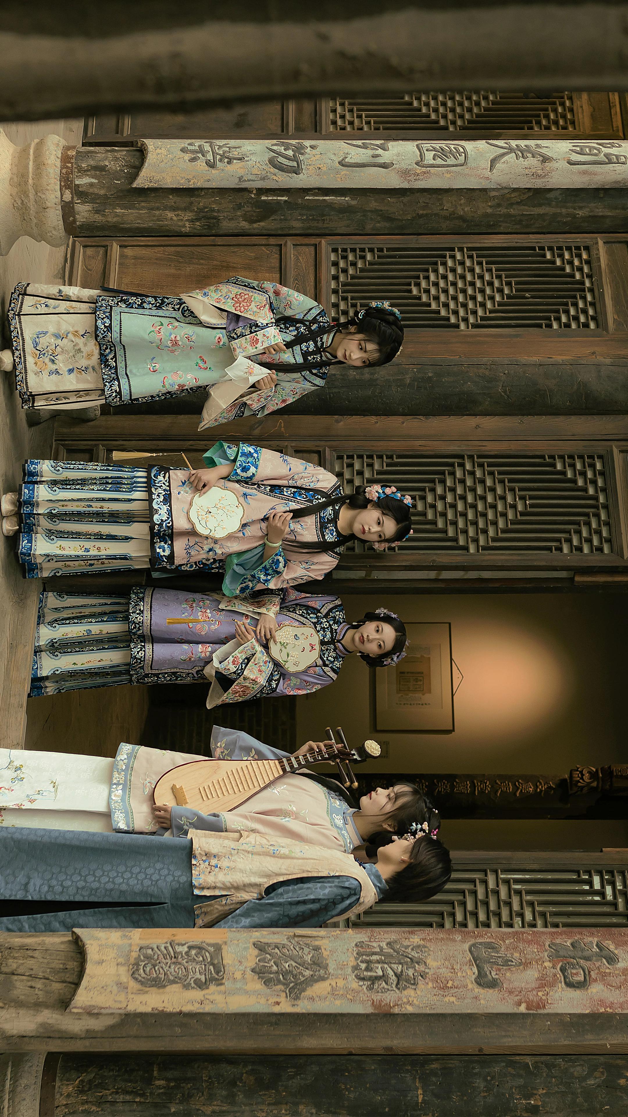 红叶寄语，愿今夕共如梦。