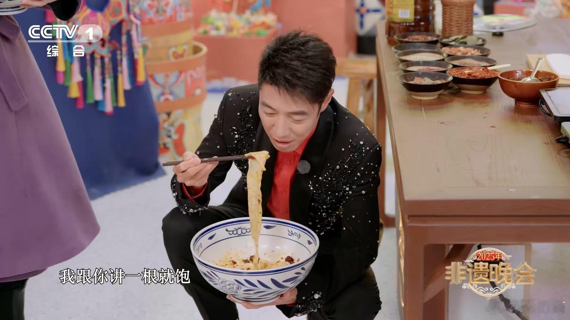 陕西biangbiang面一根就吃饱  陕西人对面食的爱刻在DNA里  走进陕西