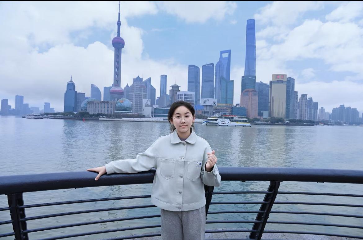 没钱没本事的人未必会穷一辈子。很多人觉得穷是因为没钱没人脉，但真正的坑是思维、认