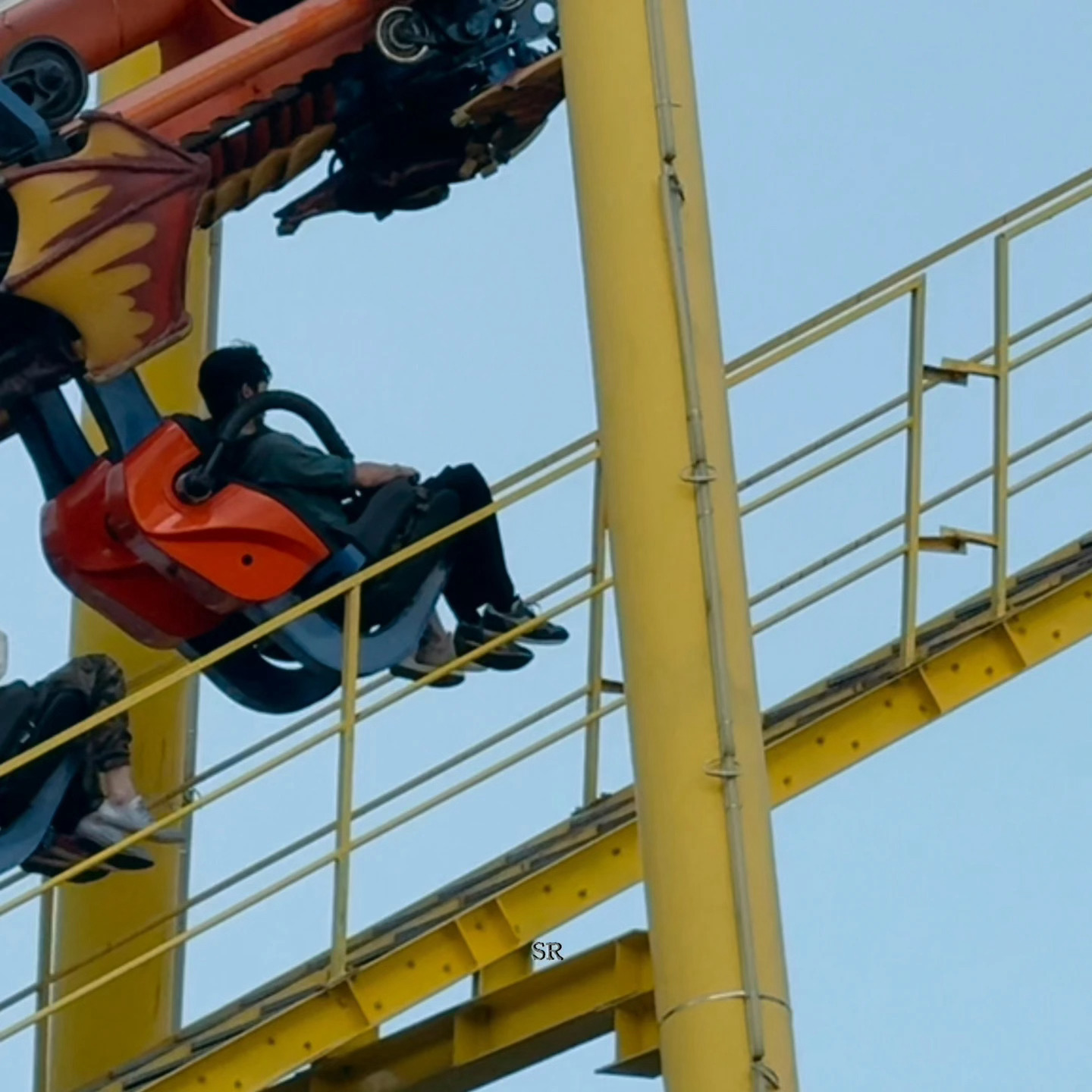 夏威仪  🎢戏外龙主动牵仪诶