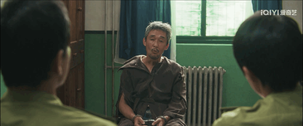 收藏癖大爷为逃避审讯一秒装疯树影迷宫树影迷宫里冉曦和赵赶鹅办案这段太真实了！为了