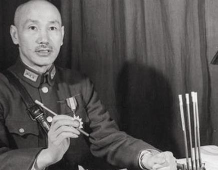 [中国赞]蒋介石这个人有很多讲究，比如：不抽烟、不喝饮料、不喝酒、更不品茶，平时