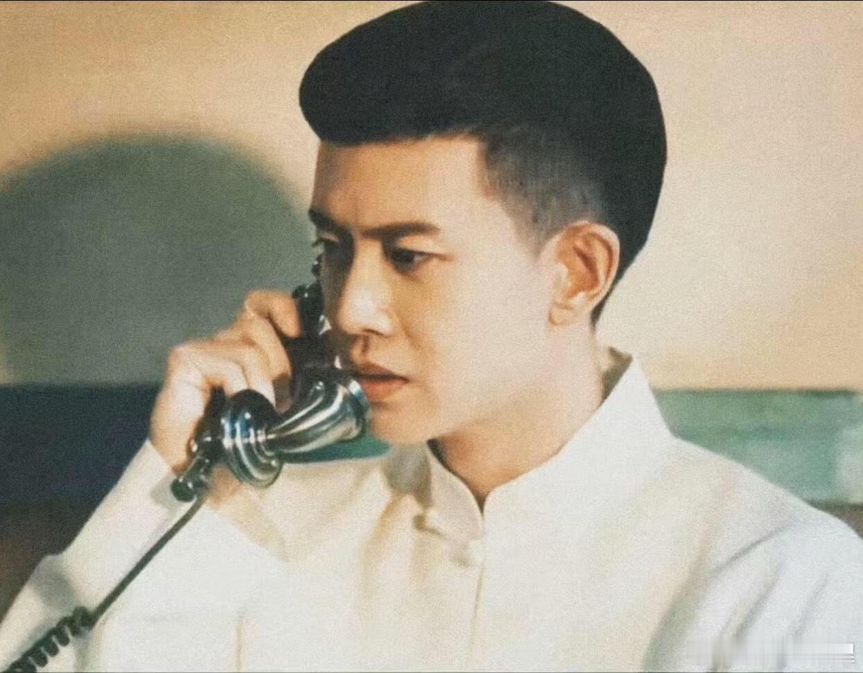 这质感任嘉伦这大背头嘎嘎帅阿 