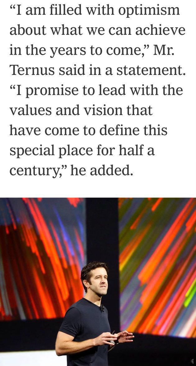 Tim Cook辞去苹果CEO职务，由现在负责硬件的高管接手（六月生效）Cook