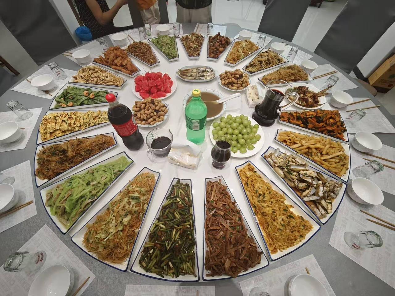 今天八月十六，朋友圈都在晒月亮，我象山的朋友发了句：“你们昨晚过的那个叫‘预演’
