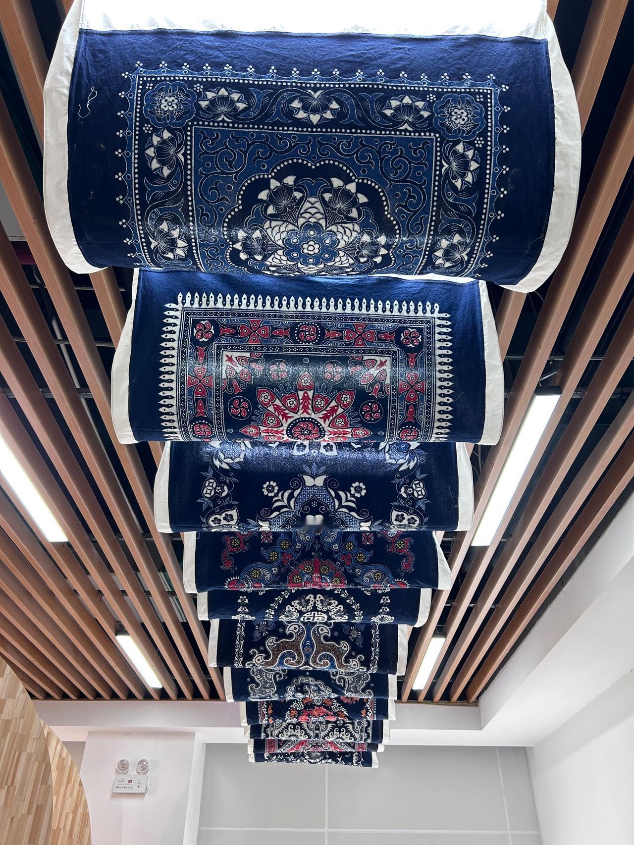 但是这个博物馆有一个特色，它是跟安顺学院在一个院子里面，因为其土地属于安顺学院，