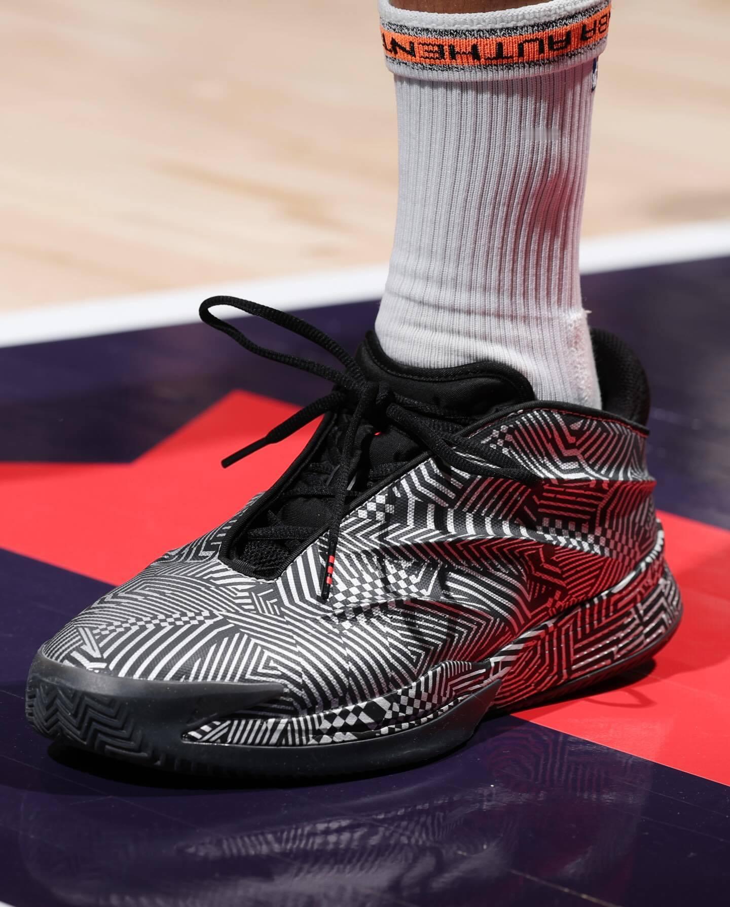 库里今天训练上脚了Crazy Energy+ 金州勇士 潮流inbox