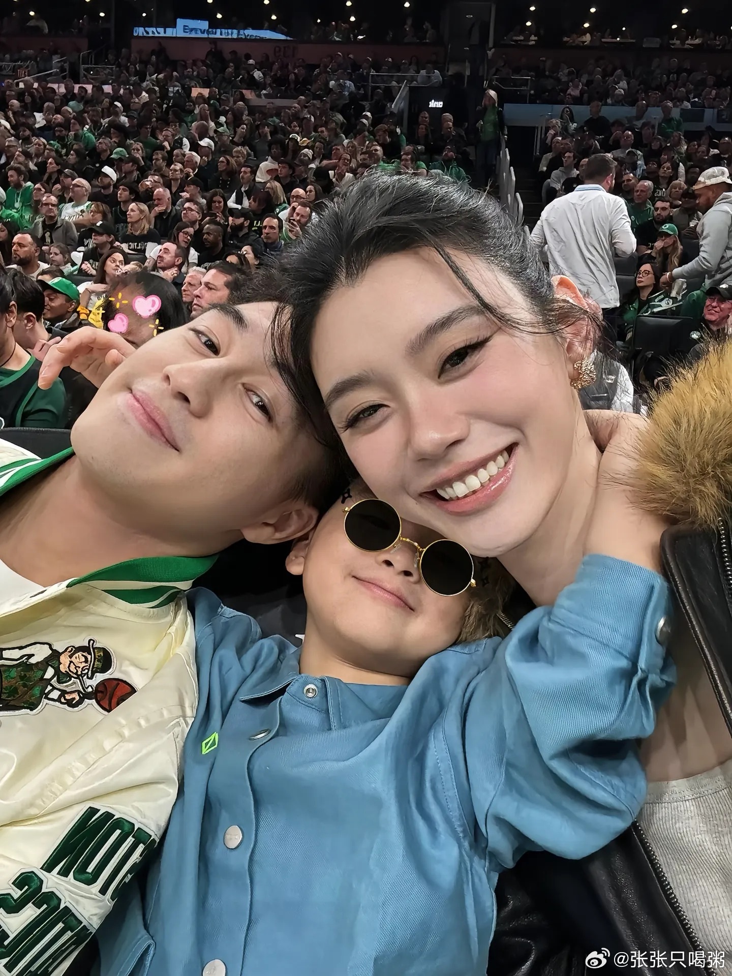 奚梦瑶何猷君儿子女儿正脸照奚梦瑶何猷君一双儿女正脸曝光，哥哥像爸爸，妹妹像妈妈，