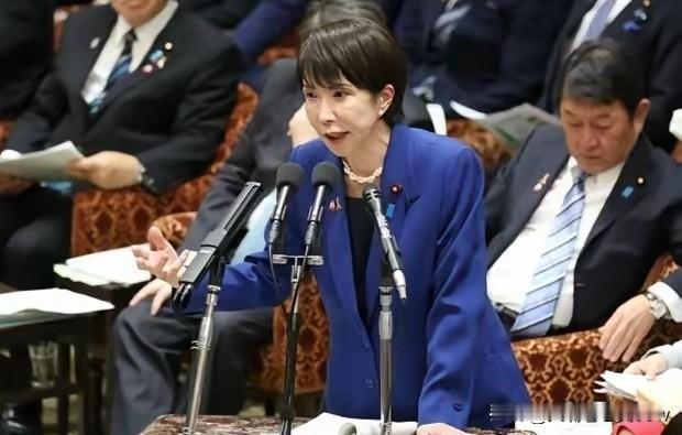 高市竞选出猫腻，存在作弊。
高市当选，为啥第一时间感谢特朗普？特朗普帮她了吗？