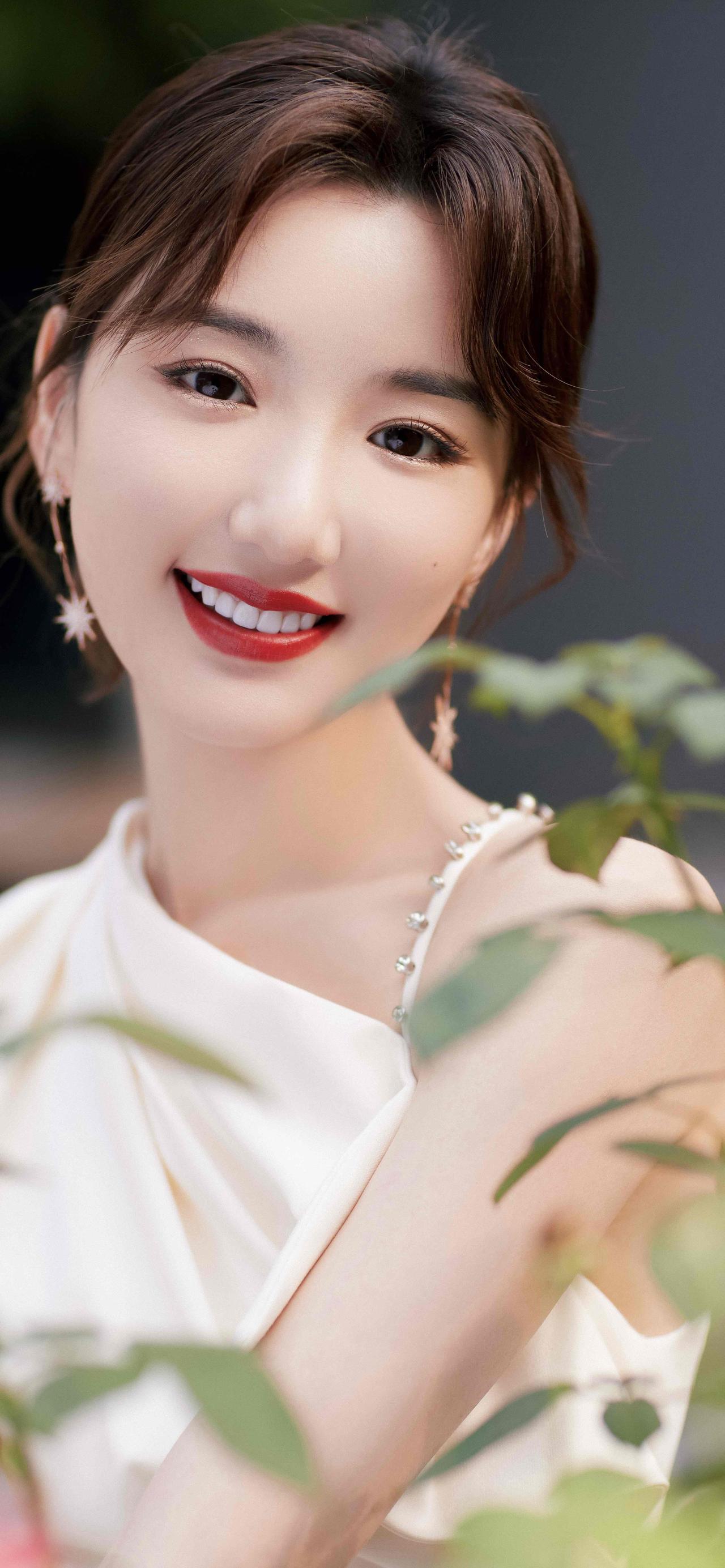 美女壁纸-第5908期-毛晓彤