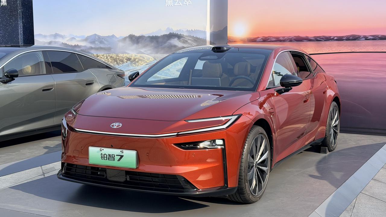 铂智7的价格公布，全系落到了20万以内。
就目前国内的竞争烈度，这个价格并不让人