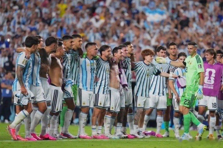 凤凰新闻【全世界都怒了！350万人联名要求将阿根廷逐出世界杯，列10大理由】近日