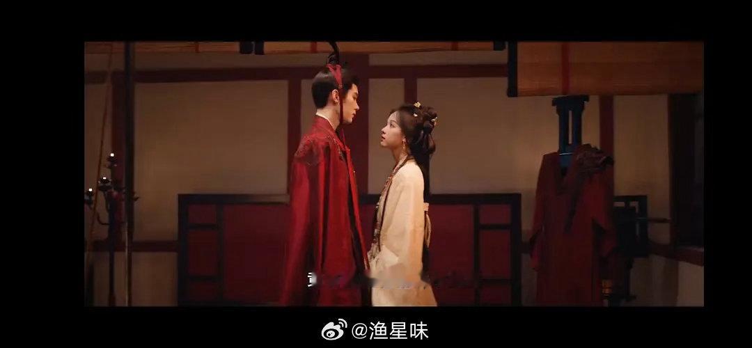 请问脚底的鞋有多高 