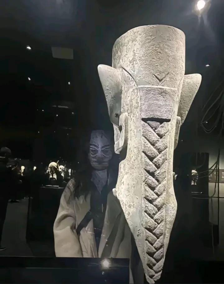 女朋友是让你帮她拍赏心悦目的生活照，不是让你拍成这样的照片来笑人的。
9张照片是