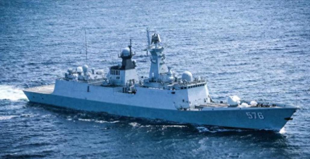 美伊打得天昏地暗的时候，谁都盯着航母、战斧、弹道导弹，没人注意一艘4000吨的中